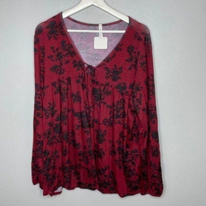 New Now N Forever Red Floral‎ Top